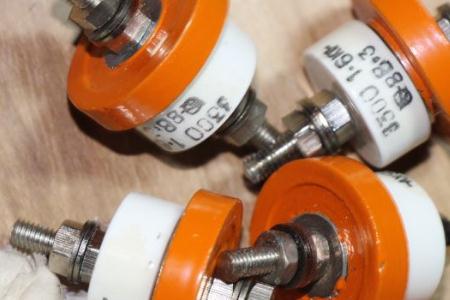 真空開關(guān)管的氣密絕緣系統(tǒng)、屏蔽系統(tǒng)以及導電系統(tǒng)